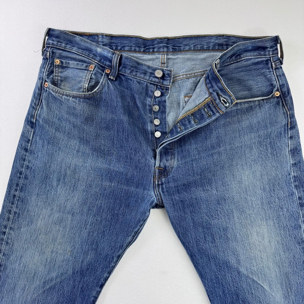 Levis 501 Original Fit Mens Blue Denim Straight Leg Button Fly Jeans W40 L30 - Picture 1 of 12